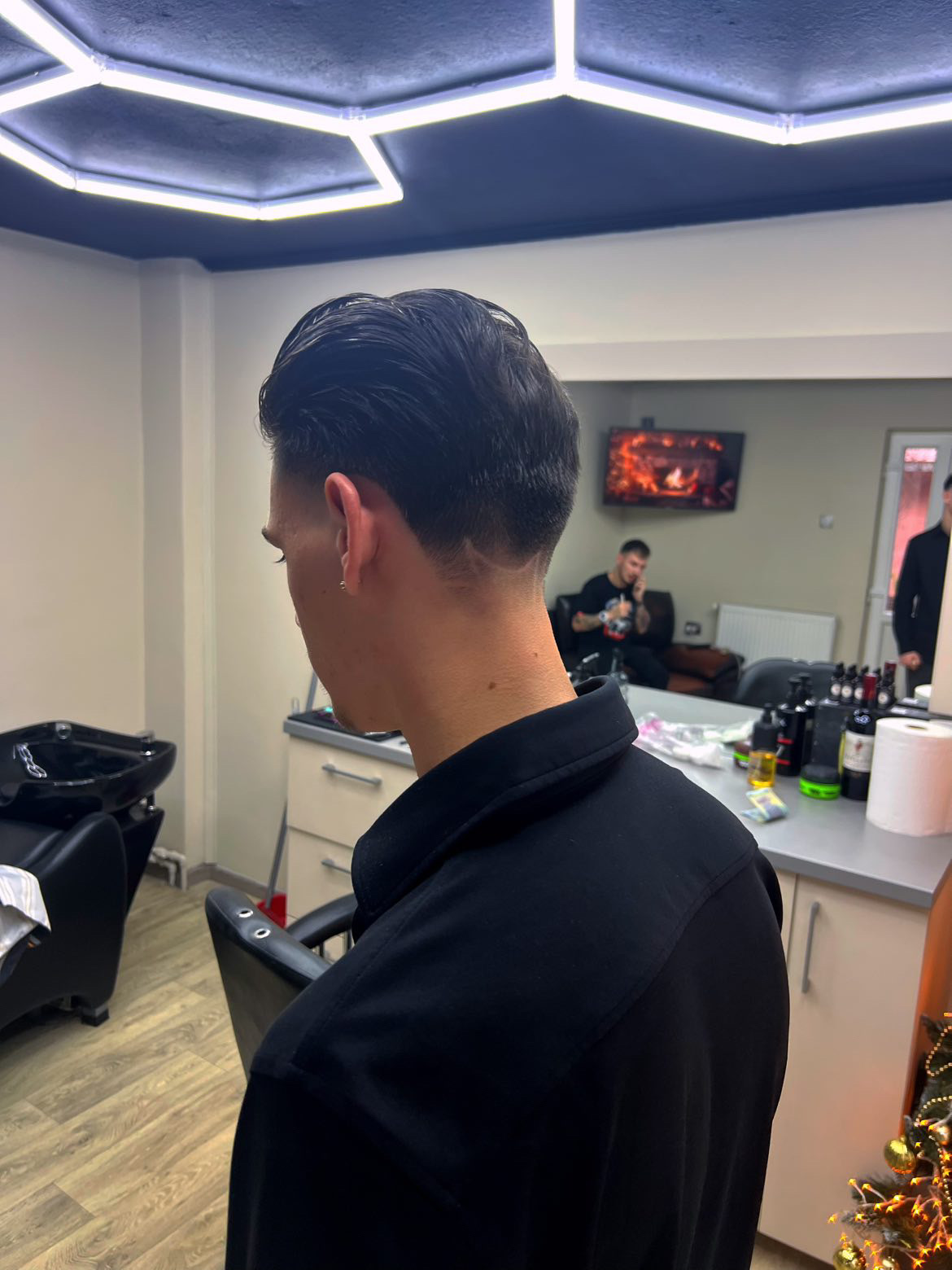 Interior Arogant Barbershop